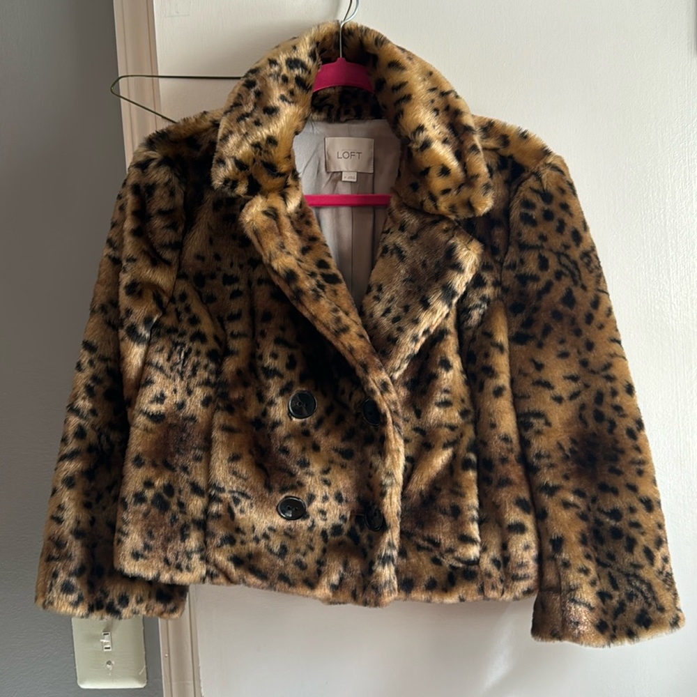 EUC Loft 3/4 Sleeve leopard print  cropped jacket. Size Medium.